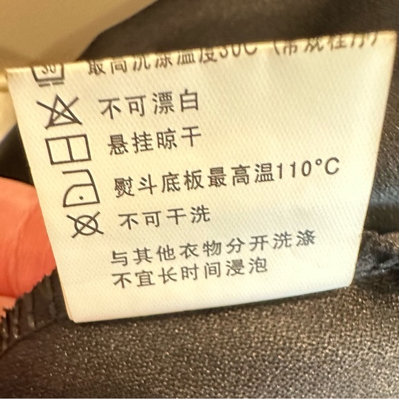 EUC,Jet black pleated skirt with built in shorts. Good quality fabric. M - Picture 5 of 9